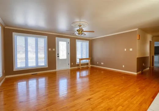 Maison à vendre - 3755 Boul. Jean-De Brébeuf, St-Nicephore, J2A 3K3