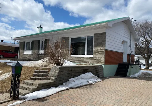 Maison à étages à vendre - 8 Rue de la Falaise, Clermont, G4A1C8