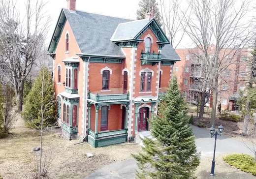 Maison à vendre - 131 Rue St-Georges, Drummondville, J2C 4G9