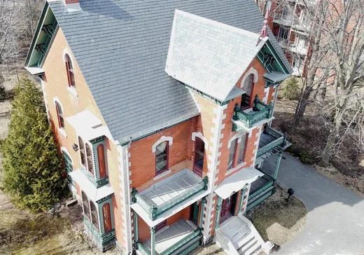 Maison à vendre - 131 Rue St-Georges, Drummondville, J2C 4G9