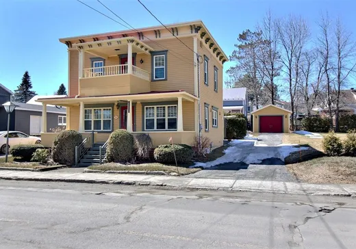 Maison à étages à vendre - 723 Rue Commerciale N., Témiscouata-sur-le-Lac, G0L1E0