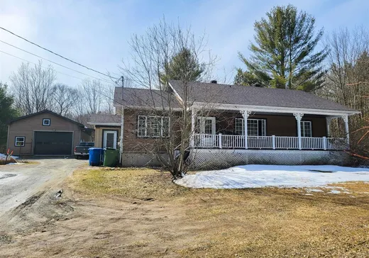 Bungalow à vendre - 520 Ch. de Dunany, Lachute, J8H3W8