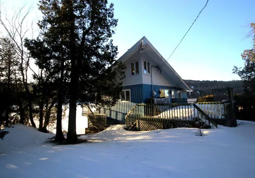 Two or more stories for sale - 196 Ch. du Tour-du-Lac-Trois-Saumons, Saint-Aubert, G0R2R0
