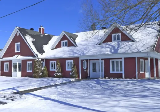 Two or more stories for sale - 4 Rue St-Jacques, Beaulac-Garthby, G0Y1B0