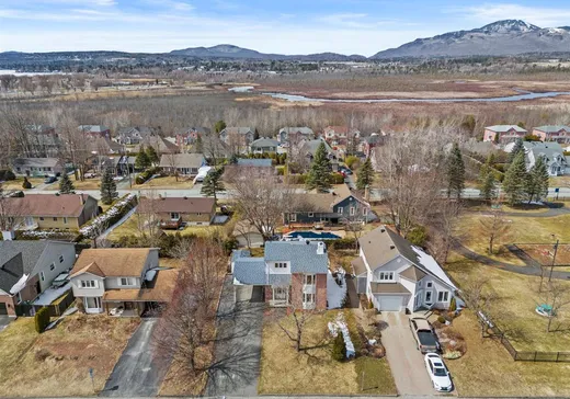 Maison à vendre - 657 Rue Poitras, Magog, J1X 5M7