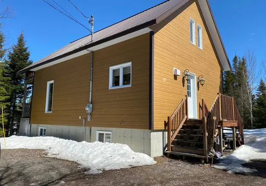 Un étage et demi à vendre - 416 Ch. du Lac-du-Portage O., Matane, G0J3C0