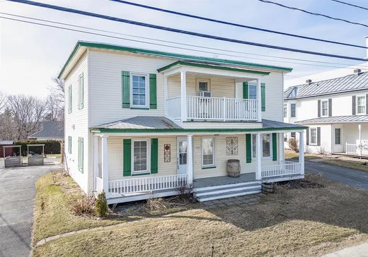 Two or more stories for sale - 1523 Rue Principale, Lawerenceville, J0E1W0