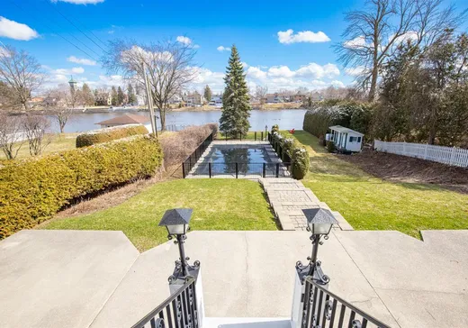 Maison à vendre - 2805 Rue Girouard O., Quartier Notre Dame, J2S 3B7