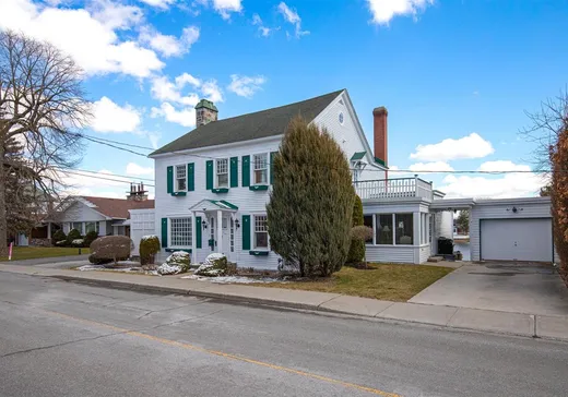 Maison à vendre - 2805 Rue Girouard O., Quartier Notre Dame, J2S 3B7