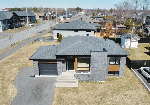 Maison à vendre - 2620 Av. Camille-Dreyfus, Drummondville, J2B 0W1