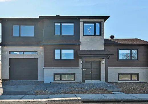 Two or more stories for sale - 1270 Rue Murray, St-Hubert, J4T3J8