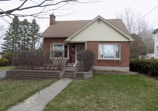 Maison à vendre - 221 Rue James, Cowansville, J2K 2L3