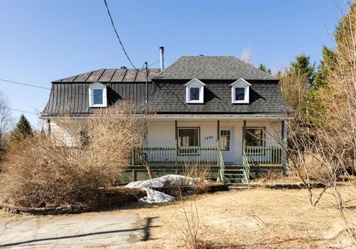 Two or more stories for sale - 1488 Av. Principale, St-Malachie, G0R3N0