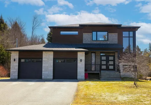 Maison à étages à vendre - 2220 Rue des Épinettes, Fleurimont, J1G0E9