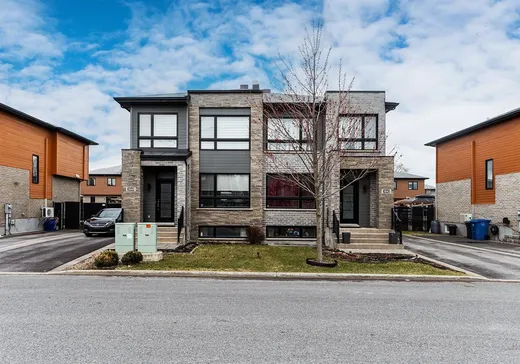 Two or more stories for sale - 3842 Rue Régina-Gagnon, St-Hubert, J3Y0N2