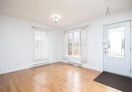 Maison à vendre - 4420A-4420B Route 222, Dixville, J0B 1P0