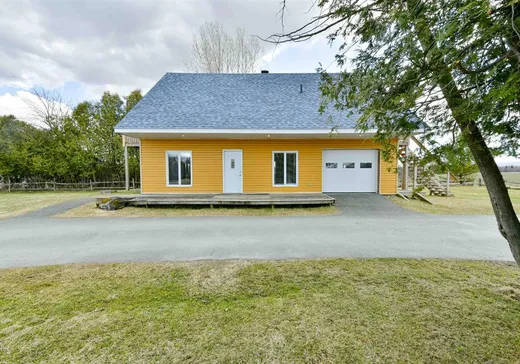 Maison à étages à vendre - 12710 Route 143, Stanstead, J0B3E0