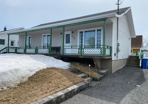 Bungalow à vendre - 173 Rue De Courtemanche, Matane, G4W1E9