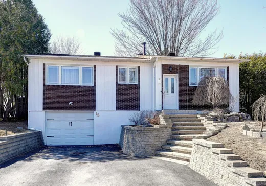 Maison à étages à vendre - 15 Av. de Neuvre, Lorraine, J6Z1W8