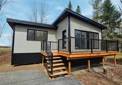 Bungalow à vendre - 1039 Rue du Domaine-de-la-Belle-Plage, St-Germain-De-Grantham, J0C1J0