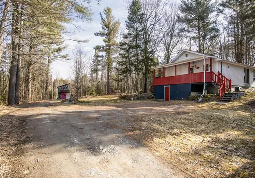 Maison à vendre - 488 Rue Principale O., Sainte-Anne-de-la-Rochelle, J0E 2B0