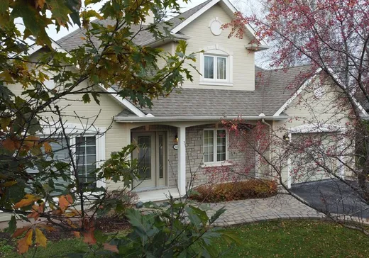 Maison à étages à vendre - 860 Rue des Algonquins, Mont-Laurier, J9L0A4