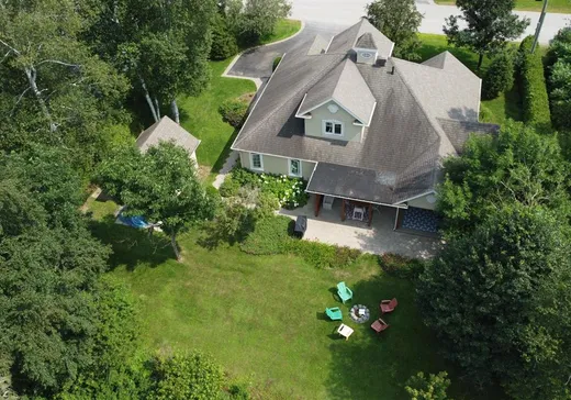 Maison à vendre - 860 Rue des Algonquins, Mont-Laurier, J9L 0A4