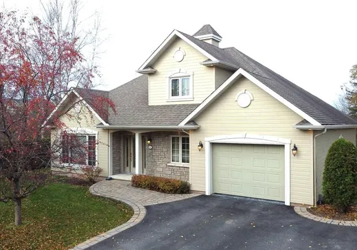 Maison à vendre - 860 Rue des Algonquins, Mont-Laurier, J9L 0A4