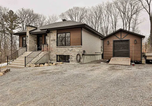 Maison à étages à vendre - 225 Rue de la Beauport, Saint-Calixte, J0K1Z0