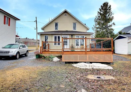 Maison à vendre - 303 Av. de la Fabrique, Dégelis, G5T 1B4