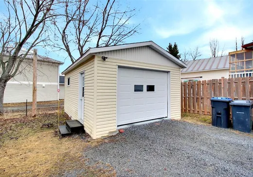 Maison à vendre - 303 Av. de la Fabrique, Dégelis, G5T 1B4