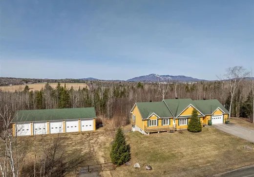 Bungalow à vendre - 135 Ch. Archambault, Ste-Catherine-De-Hatley, J0B1W0