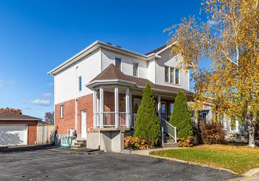 Two or more stories for sale - 5266 Rue Nantel, St-Hubert, J3Y9A7