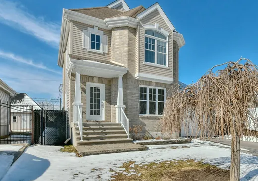 Two or more stories for sale - 292 Ch. de la Prucheraie, Sainte-Marthe-sur-le-Lac, J0N1P0