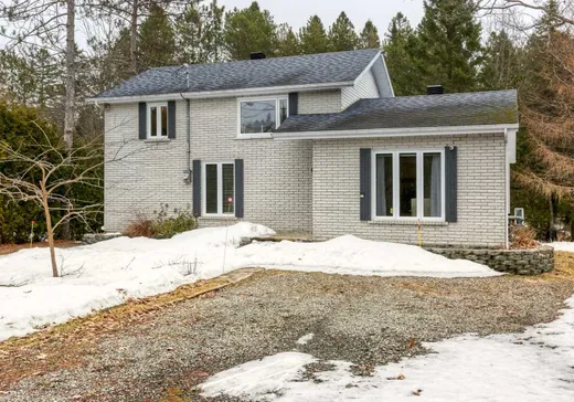 Two or more stories for sale - 400 Ch. de l'Anse, Herouxville, G0X3H0