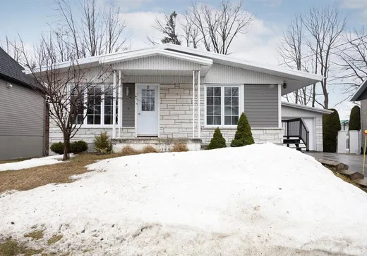 Bungalow à vendre - 37 Rue St-Charles, Pont-Rouge, G3H1V8