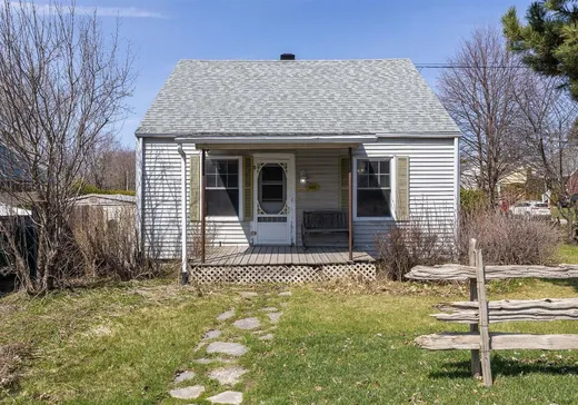 Bungalow for sale - 425 Rue Galt E., Sherbrooke, J1G1Y1