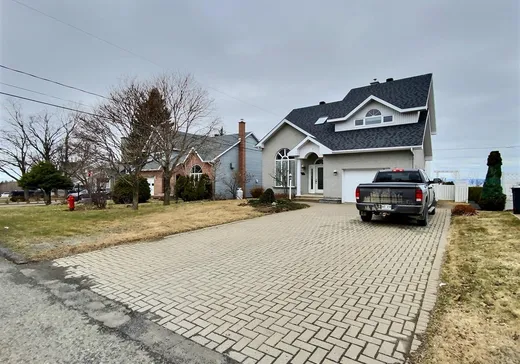 House for sale - 76 Rue De Chauffailles, Rivière-du-Loup, G5R 4E1