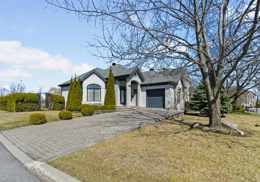 Bungalow à vendre - 2110 Rue des Iris, Longueuil, J4N1P6