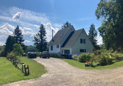 Two or more stories for sale - 12 Route Bertrand-Ross, Matane, G0J3H0