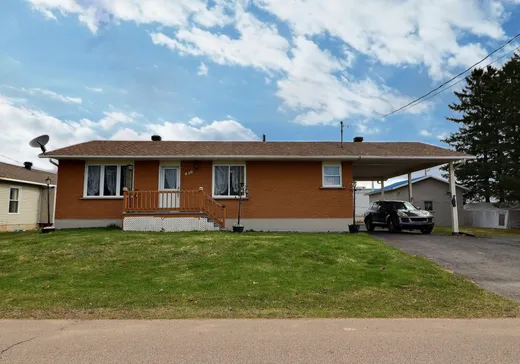 Two or more stories for sale - 436 Av. Normand, Laurierville, G0S1P0