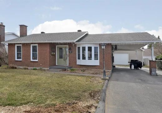 Bungalow à vendre - 594 Rue St-Thomas, Salaberry-de-Valleyfield, J6T5N4