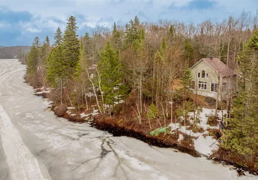 Un étage et demi à vendre - 720 Ch. du Lac-Veillette S., Lac-aux-Sables, G0X1M0