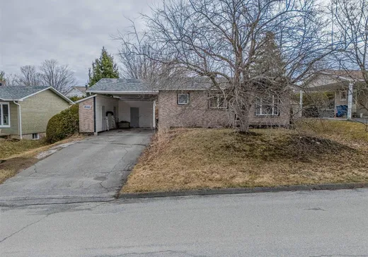 Bungalow à vendre - 1526 Rue de l'Aeronca, Fleurimont, J1E1B7