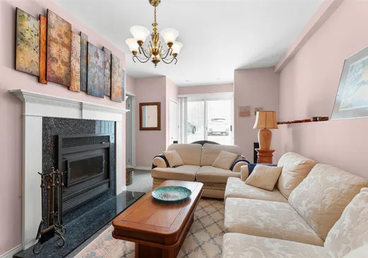 Maison à vendre - 448 Crois. Lacasse, St-Etienne-De-Bolton, J0E 2E0