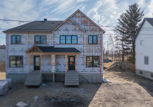Two or more stories for sale - 420 Rue du Cabernet, Drummondville, J2B7W9