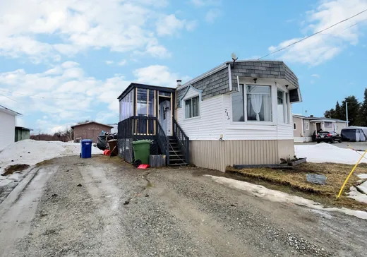 Maison à étages à vendre - 713 4e Rue O., Barraute, J0Y1A0