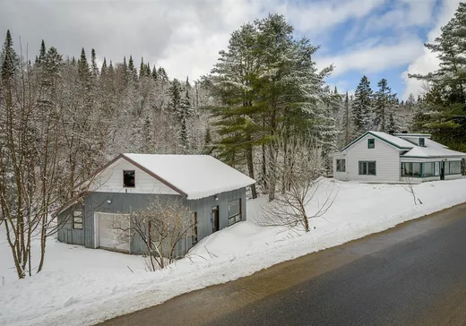 1 1/2 Storey for sale - 2998 Ch. des Lacs, Mont-Blanc, J0T2G0