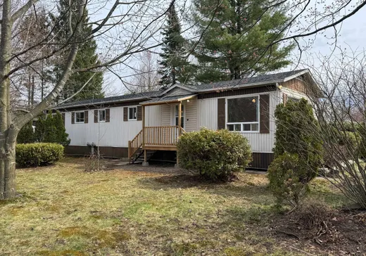 Two or more stories for sale - 419 Rue Desmarais, Granby, J2J2A2