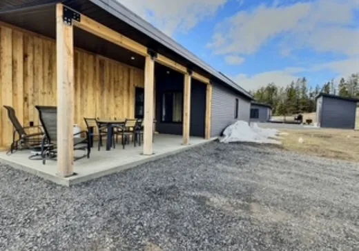 Maison à vendre - 384 Route 132 E., Matapedia, G5J 2B4